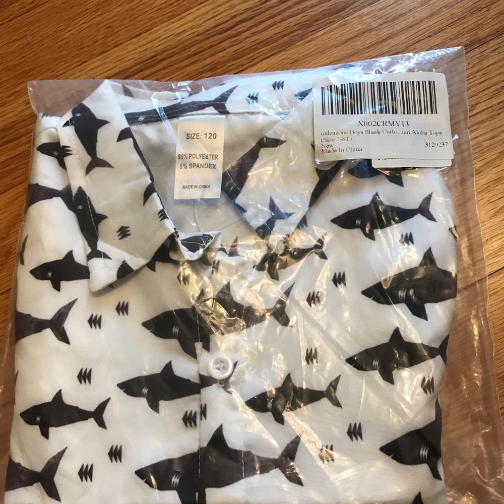 Short sleeve shark shirt NWT from Amazon - Picture 3 of 9